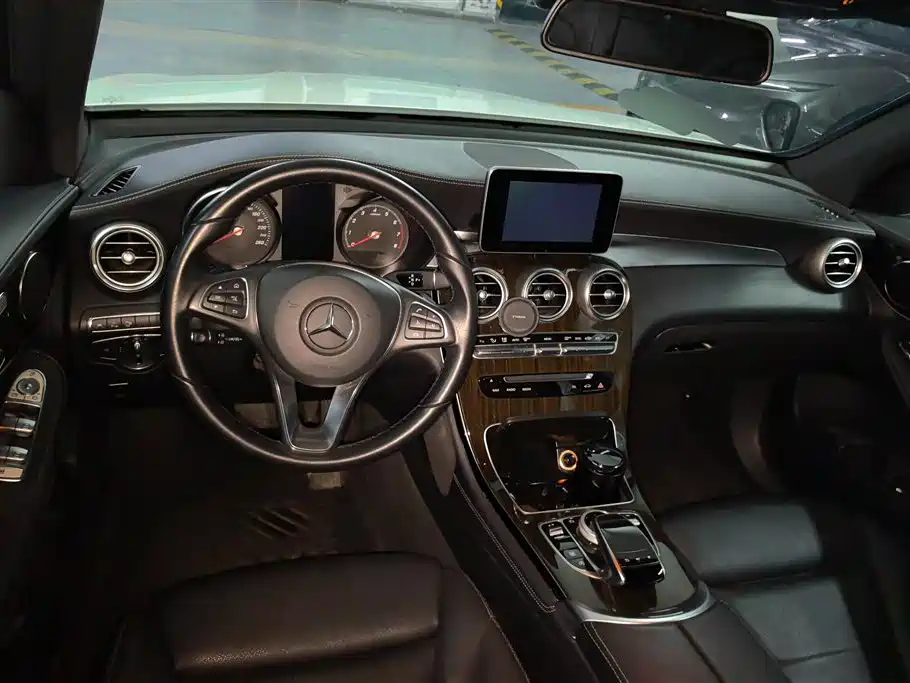 Mercedes-Benz GLC 2017 — фото 12