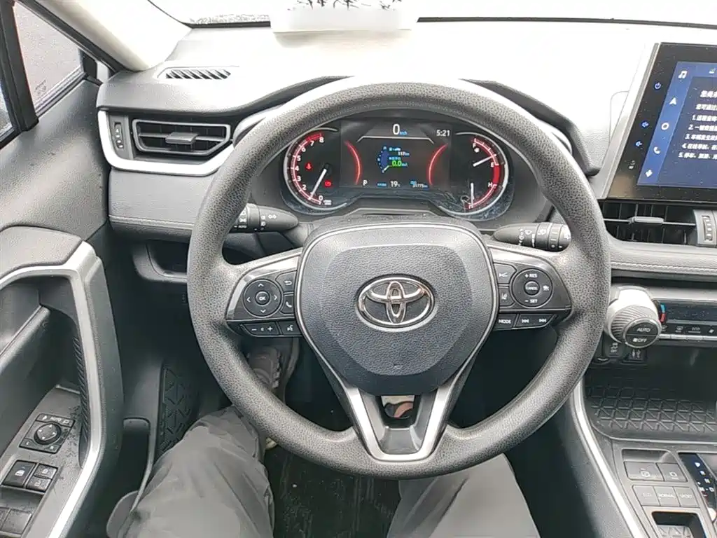 Toyota RAV4 2022 — фото 11