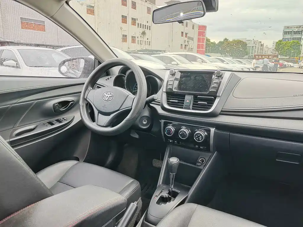 Toyota Yaris L 2019 — фото 10