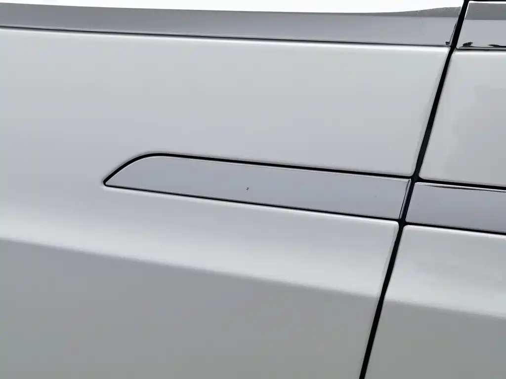 Tesla Model X 2016 — фото 18