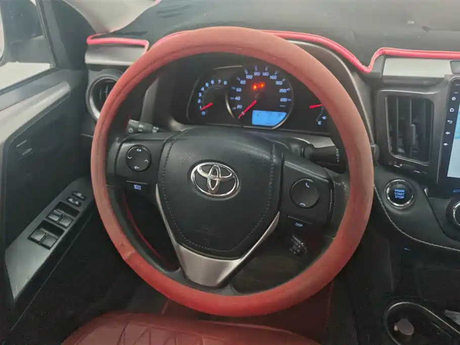 Toyota RAV4 2019 — фото 15