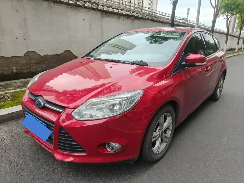 Ford Focus 2014 — фото 1