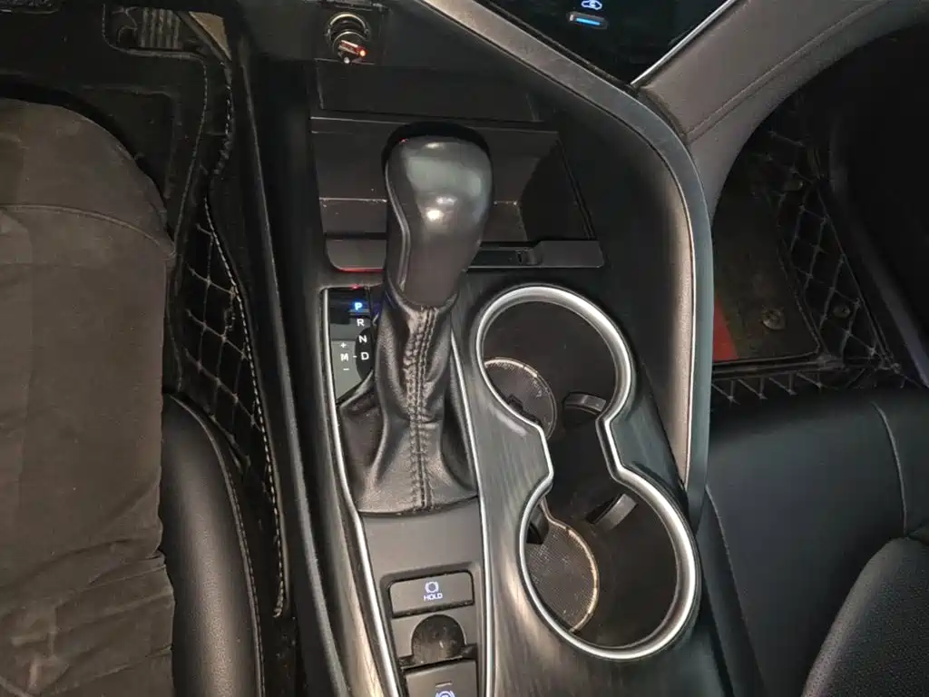 Toyota Camry 2023 — фото 14