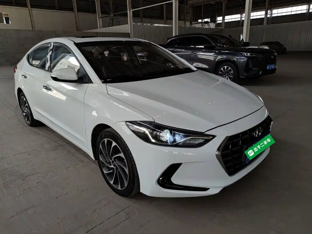Hyundai Elantra 2020 — фото 4
