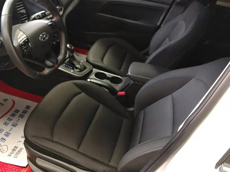 Hyundai Elantra 2019 — фото 9