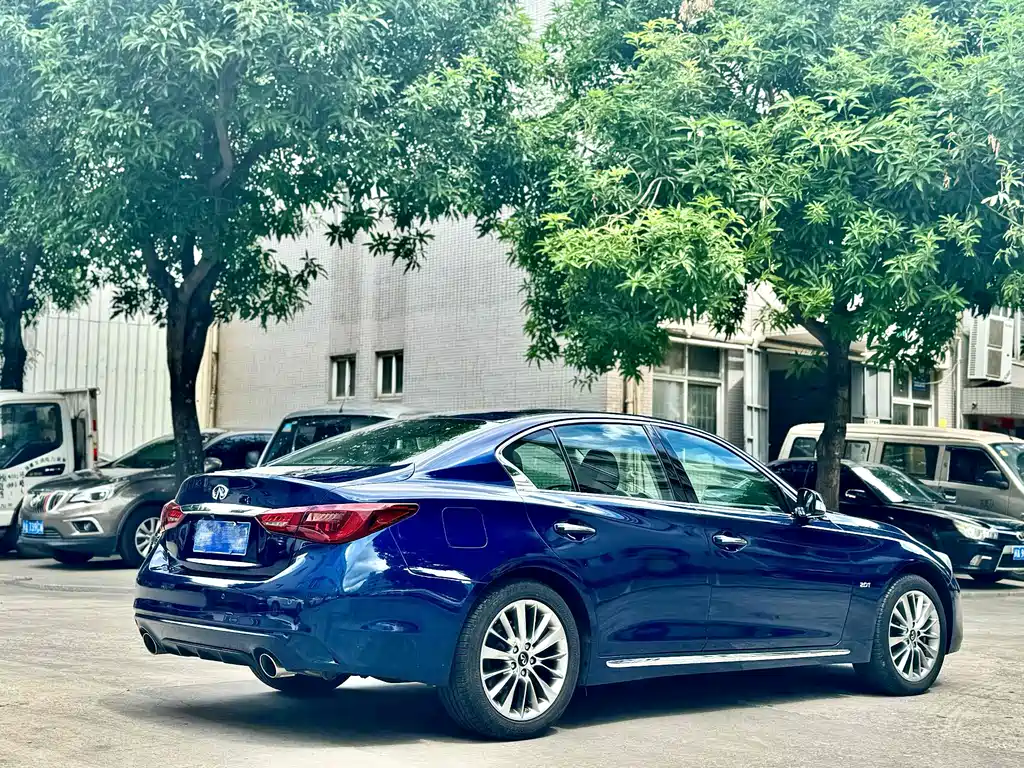 Infiniti Q50L 2019 — фото 11