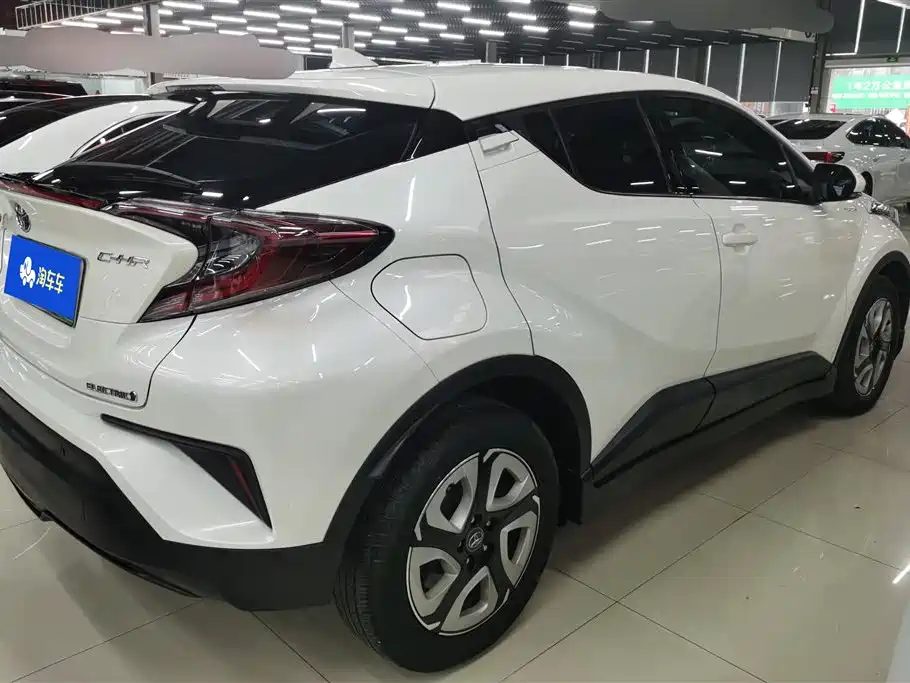 Toyota C-HR EV 2020 — фото 3