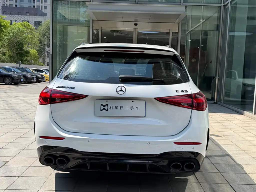 Mercedes-Benz C-Class AMG 2025 — фото 13