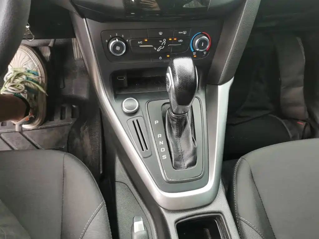 Ford Focus 2018 — фото 14