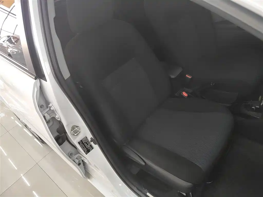 Toyota Yaris L 2019 — фото 20