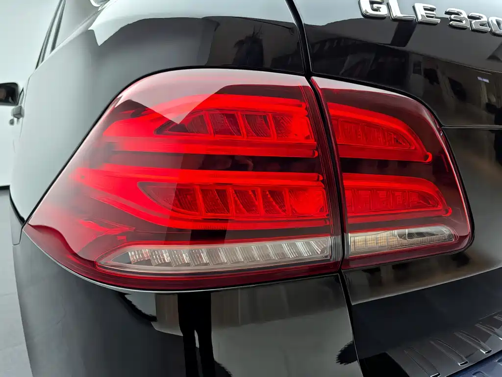Mercedes-Benz GLE 2018 — фото 9