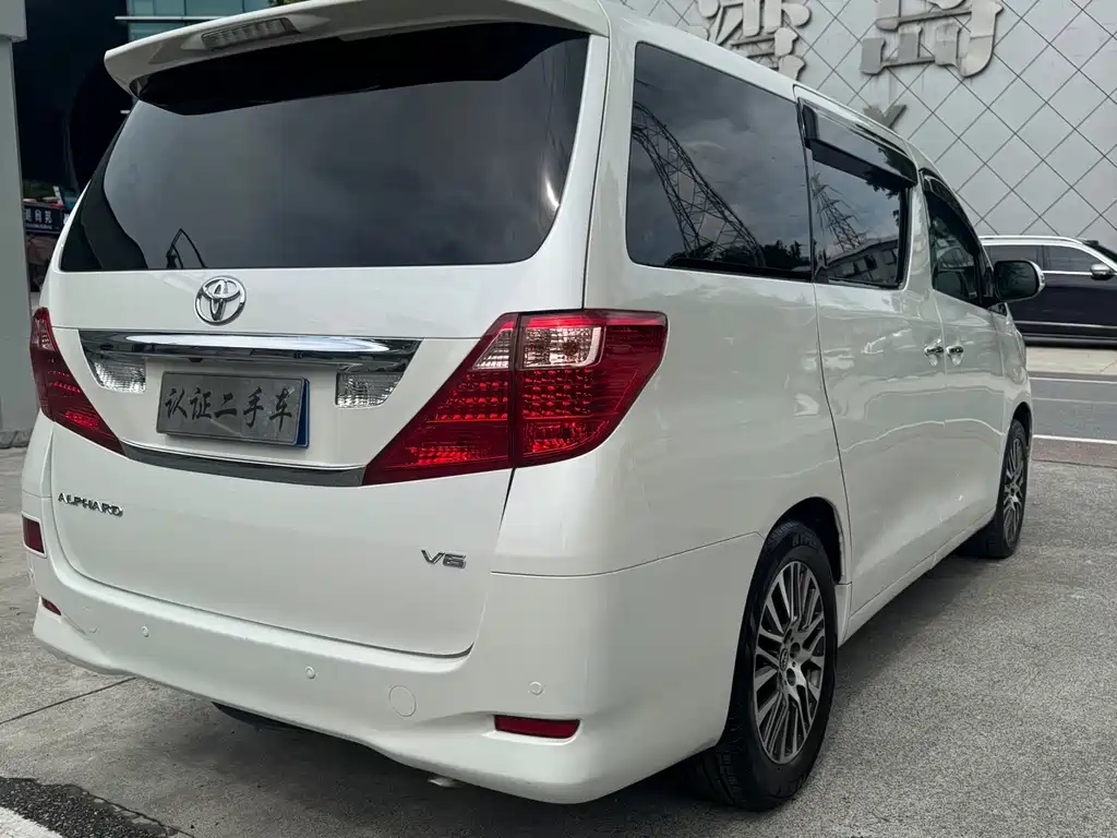 Toyota Alphard 2011 — фото 19