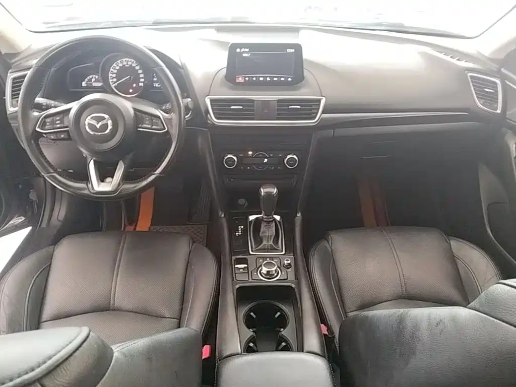 Mazda 3 Axela 2018 — фото 10