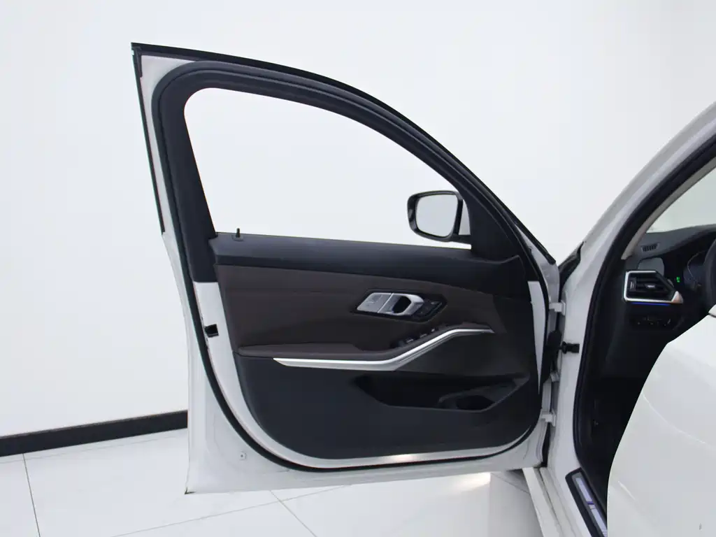 BMW 3 Series 2021 — фото 12
