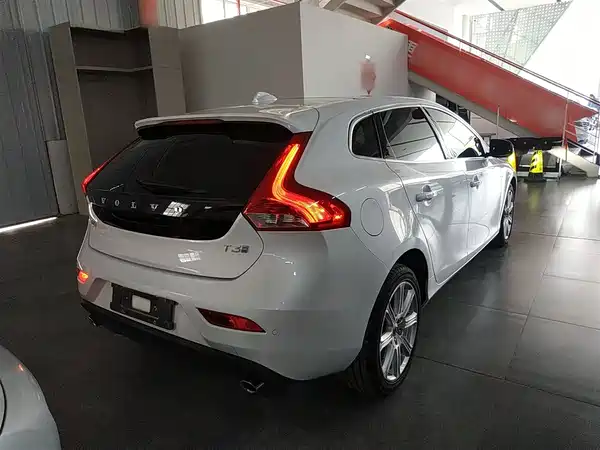 Volvo V40 2019