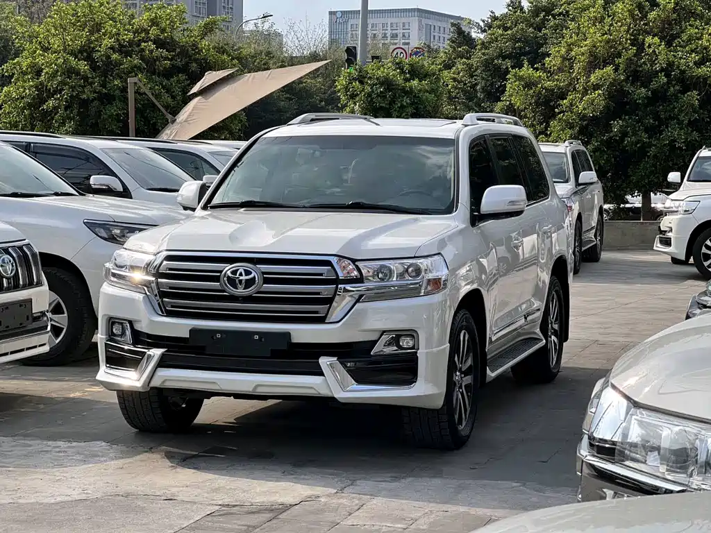 Toyota Land Cruiser 2020 — фото 1