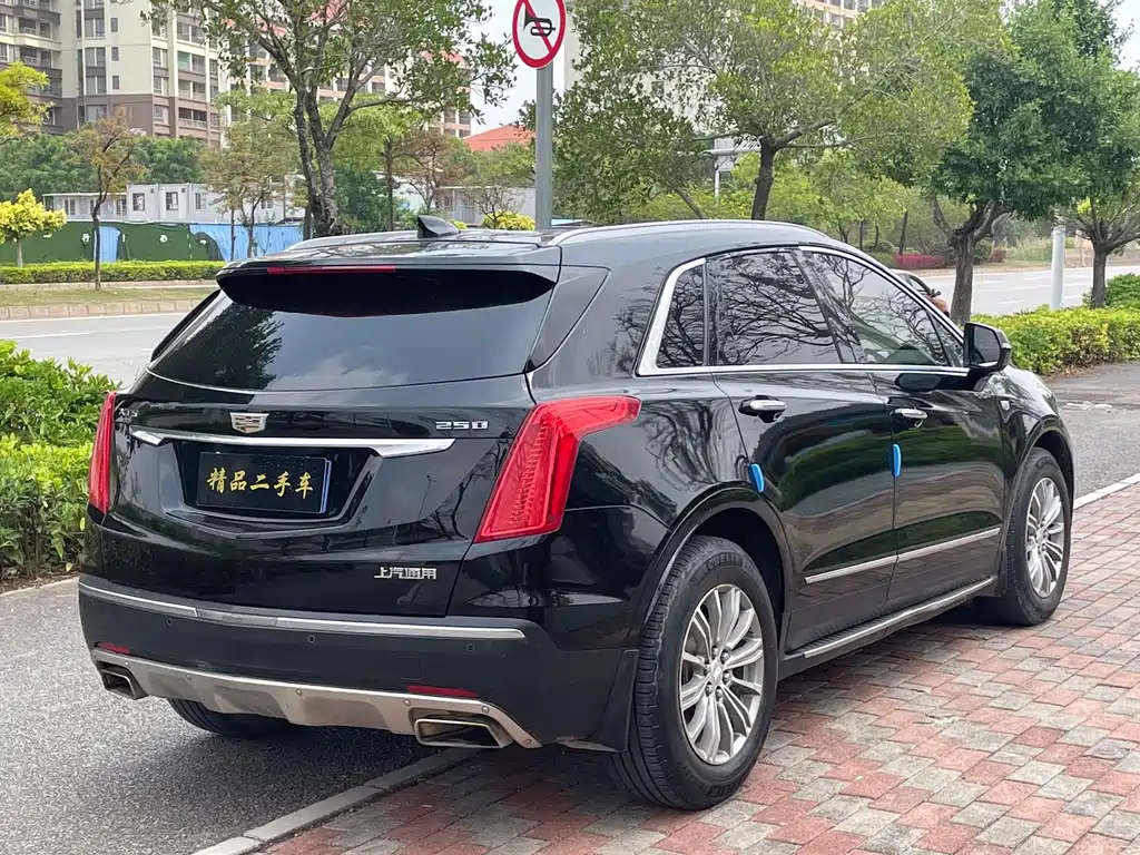 Cadillac XT5 2017 — фото 10