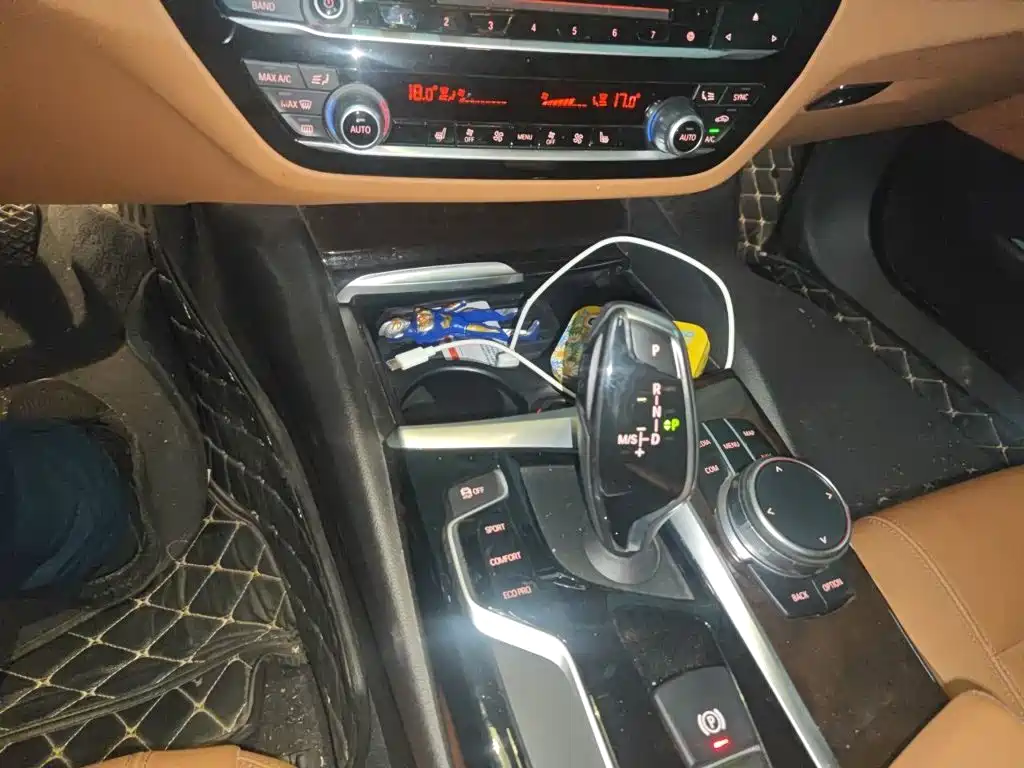 BMW 5 Series 2018 — фото 11