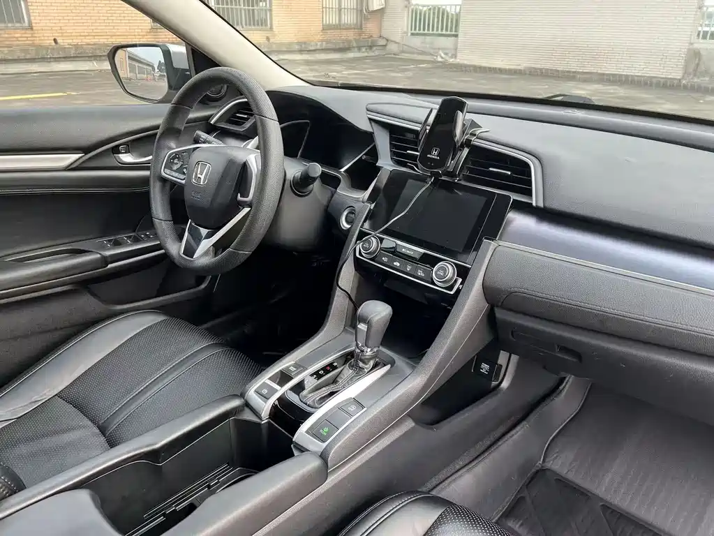 Honda Civic 2019 — фото 11