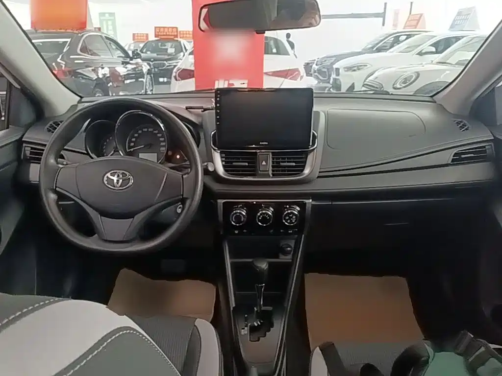 Toyota Yaris L 2021 — фото 10