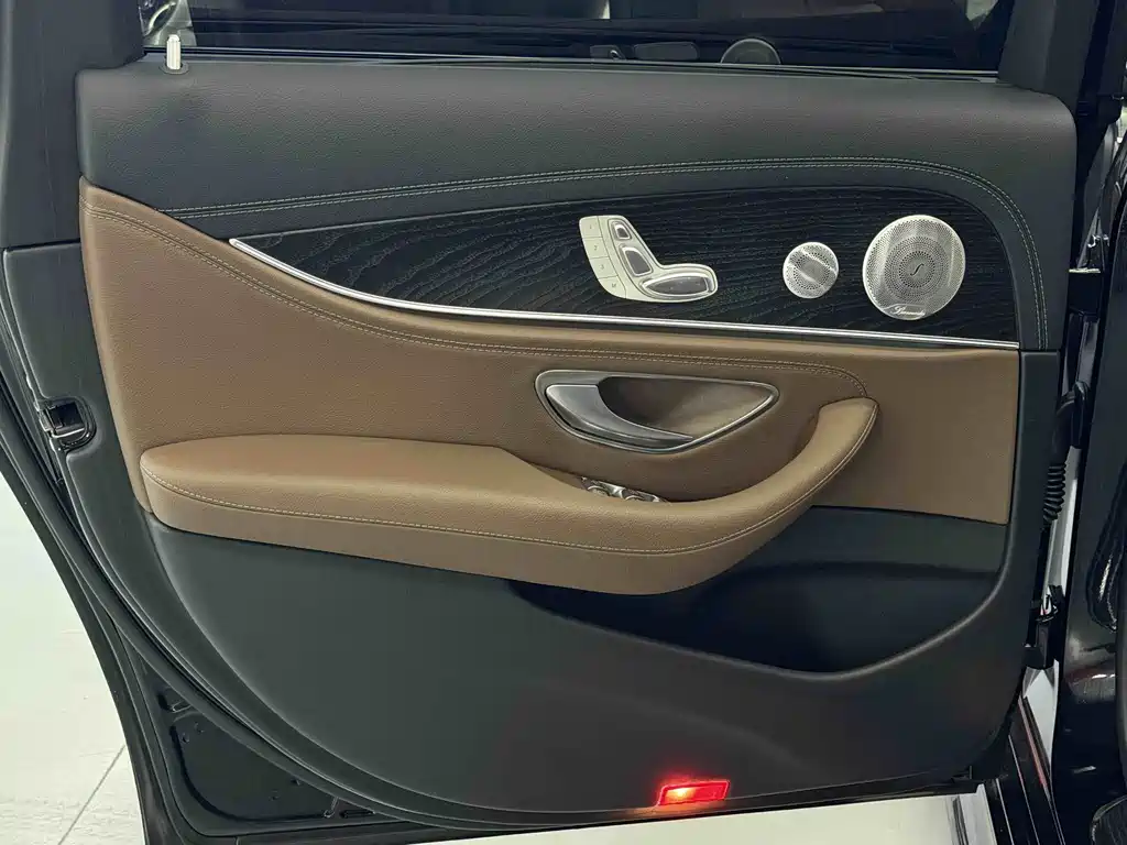 Mercedes-Benz E-Class 2019 — фото 15