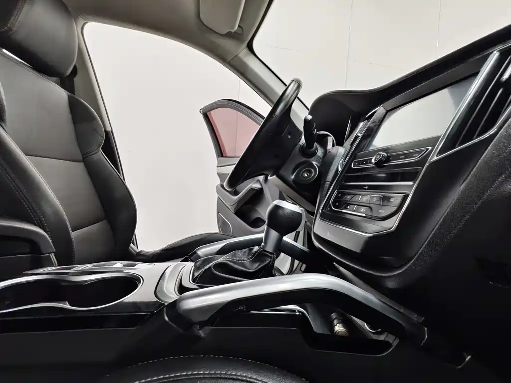 Zotye SR7 2018 — фото 14