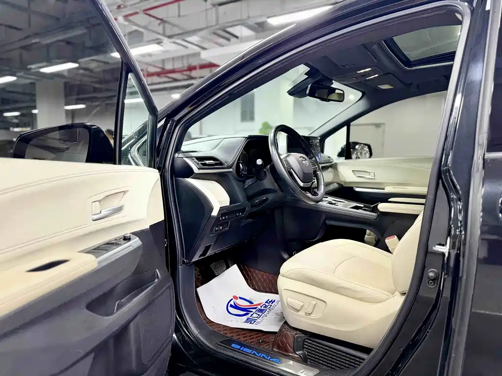 Toyota Sienna 2022 — фото 10