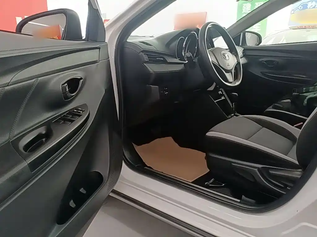 Toyota Yaris L 2021 — фото 16