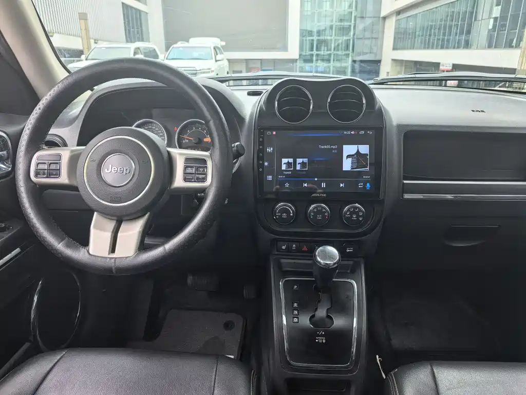 Jeep Patriot 2014 — фото 11