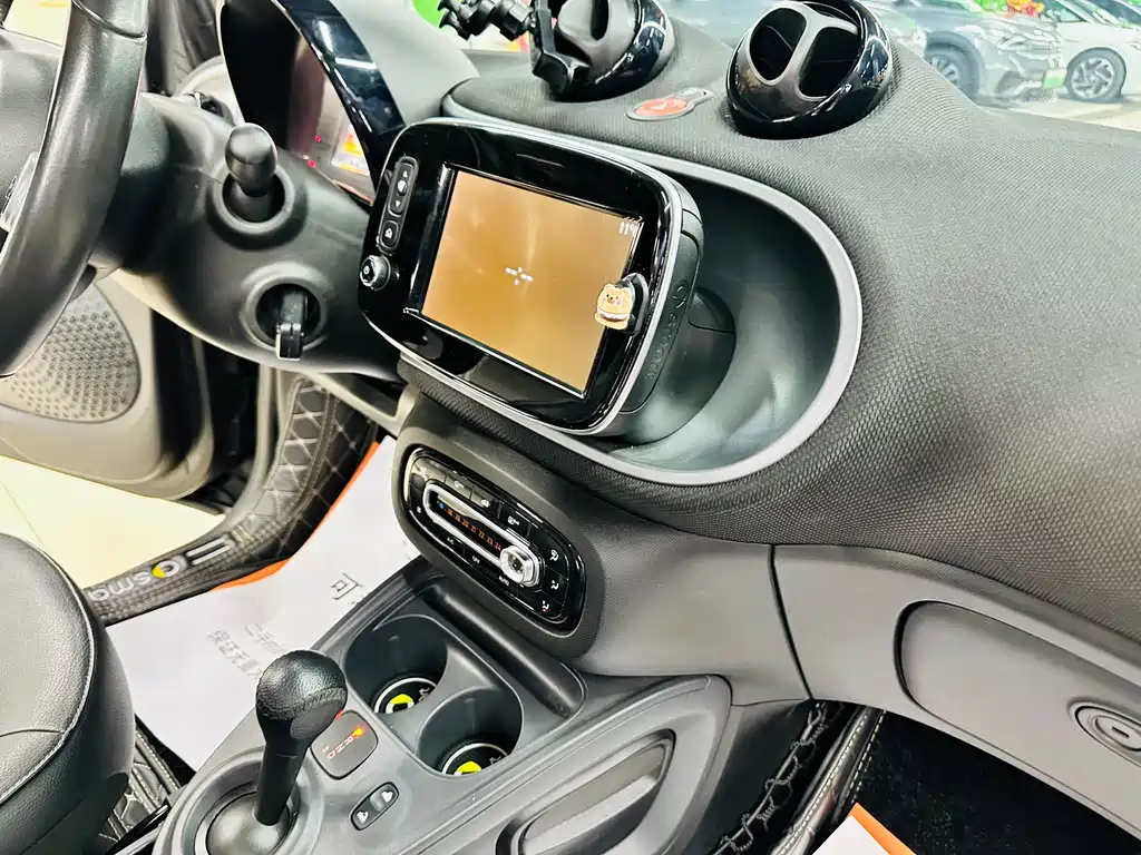 smart Fortwo 2017 — фото 20