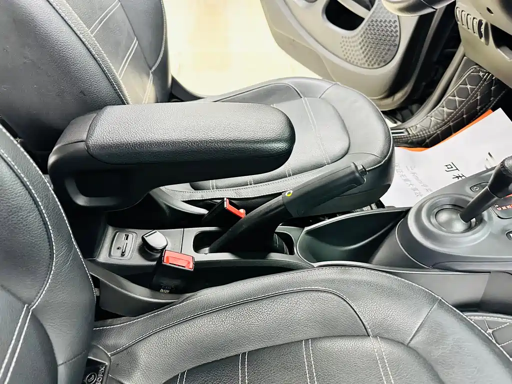smart Fortwo 2017 — фото 19