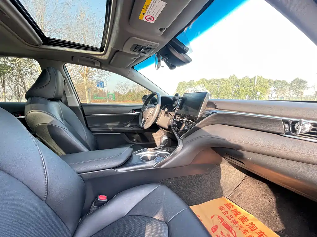 Toyota Camry 2023 — фото 10