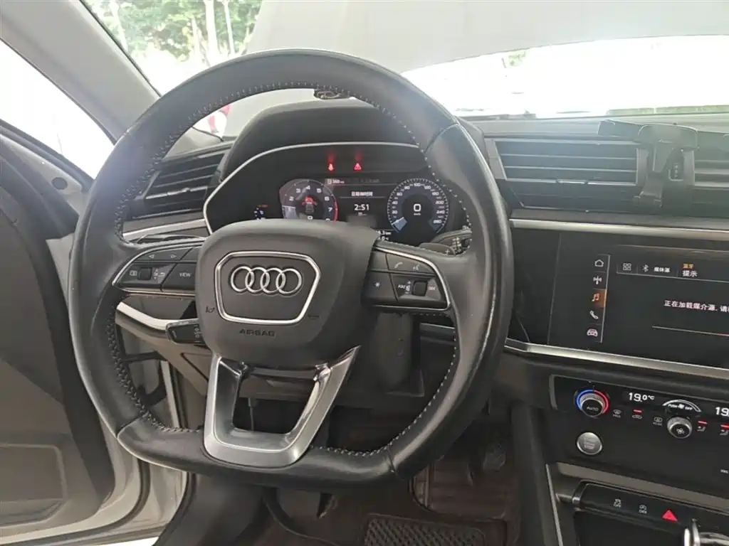 Audi Q3 2020 — фото 11