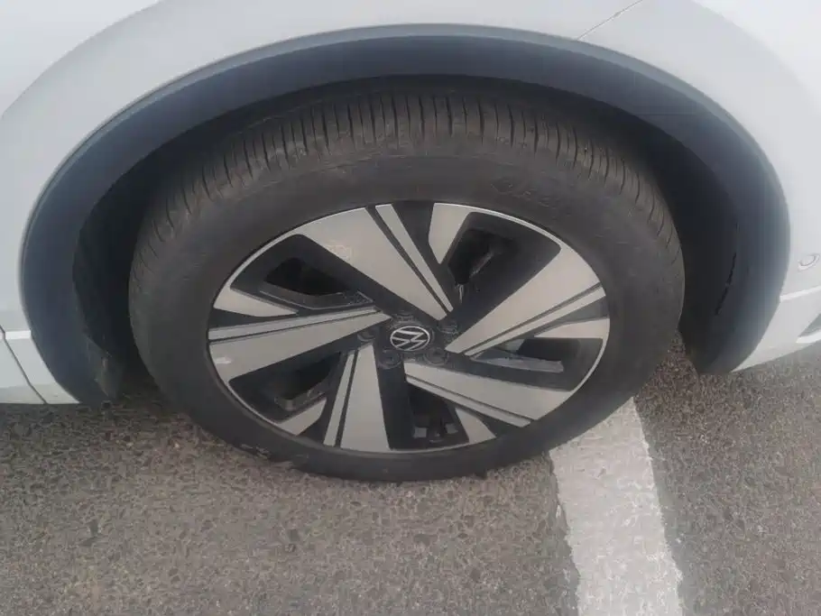 Volkswagen Tiguan L 2023