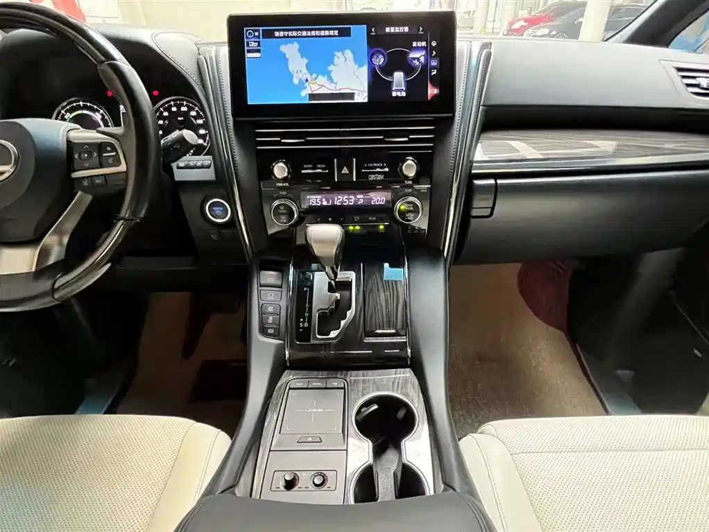 Lexus LM 2020 — фото 12