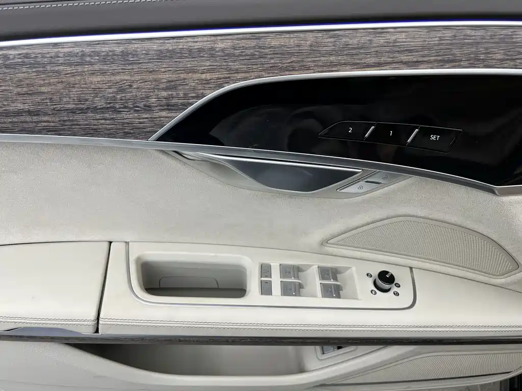 Audi A8 2024