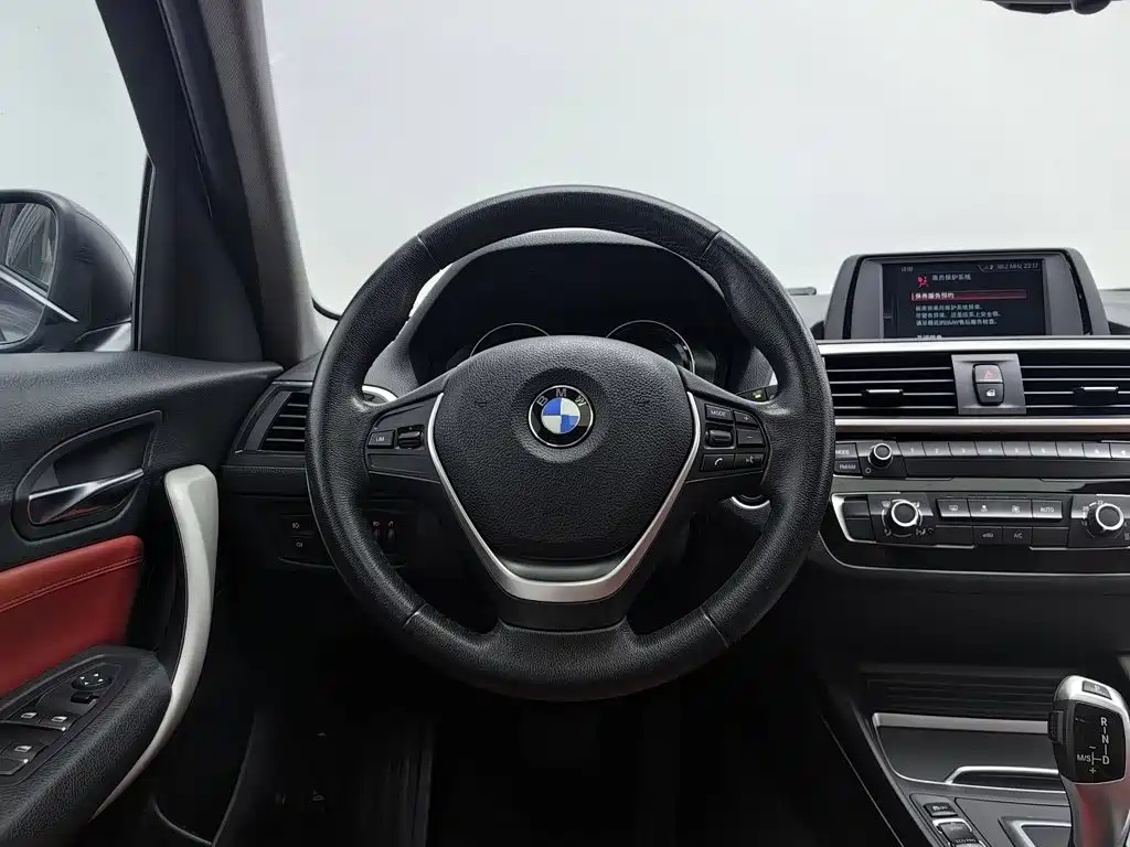 BMW 1 Series 2019 — фото 11