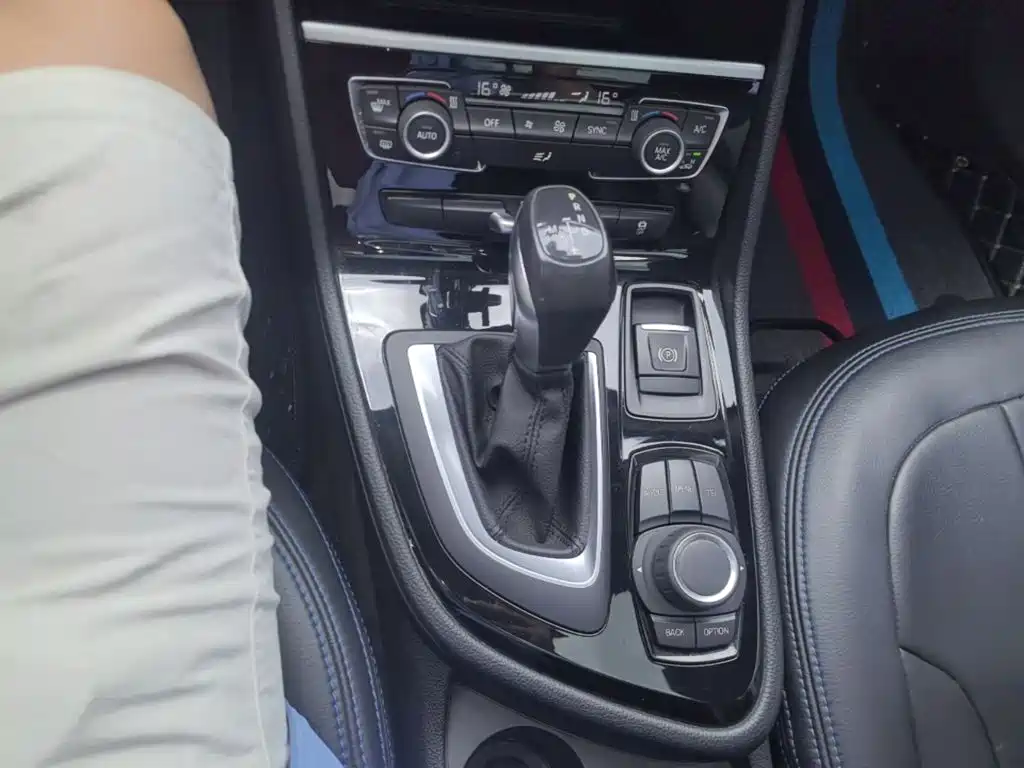 BMW 2 Series Active Tourer 2017 — фото 14