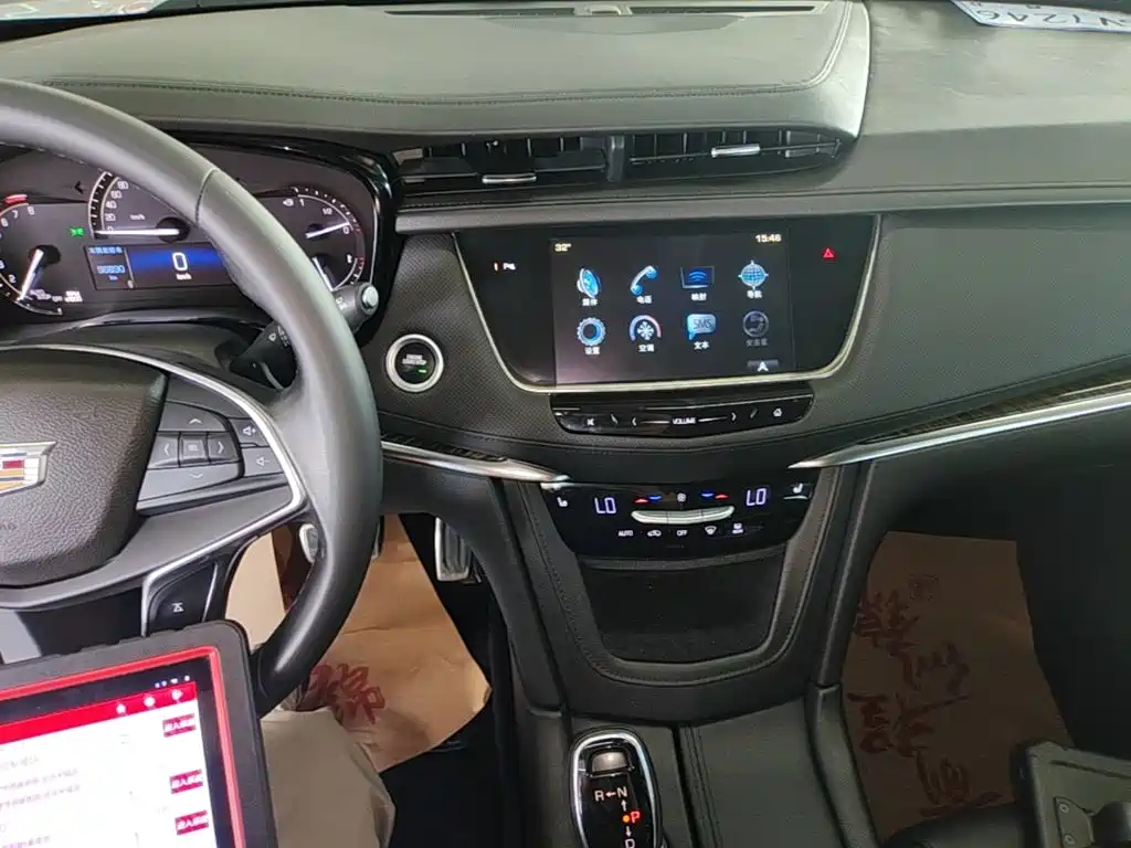 Cadillac XT5 2016 — фото 13