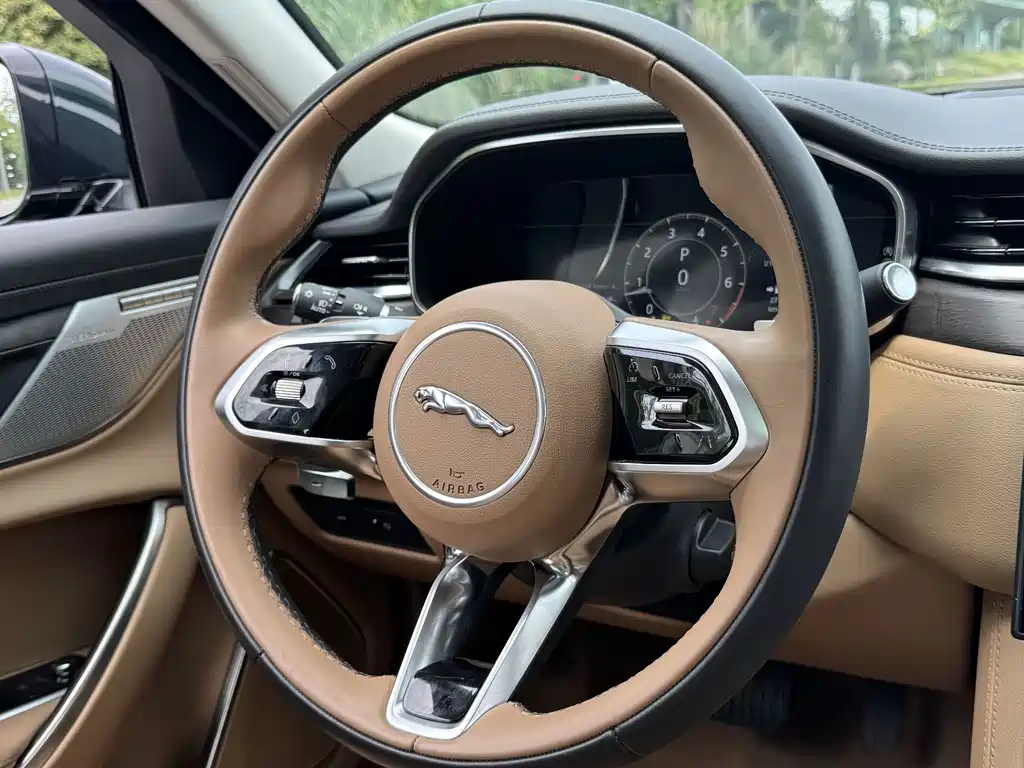 Jaguar XFL 2025 — фото 12