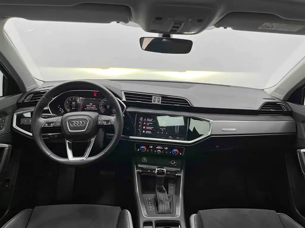 Audi Q3 2022 — фото 2