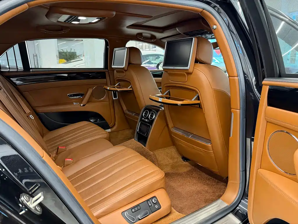 Bentley Flying Spur 2014 — фото 9