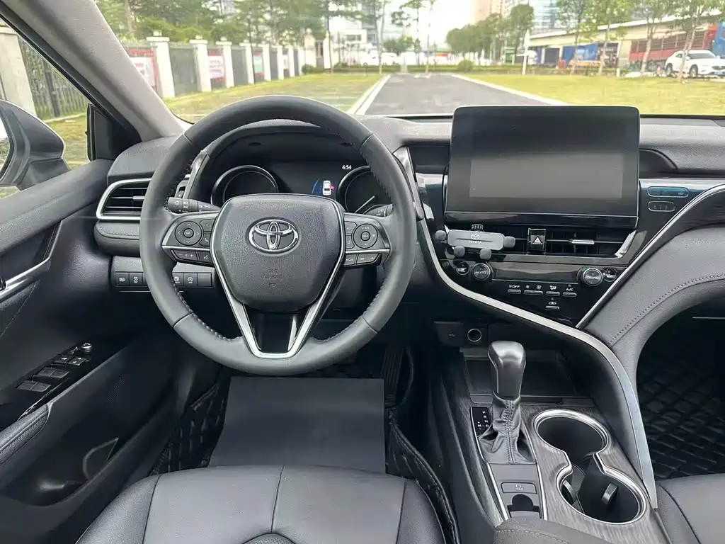 Toyota Camry 2021 — фото 24