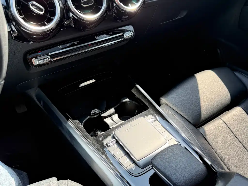 Mercedes-Benz GLB 2021 — фото 17