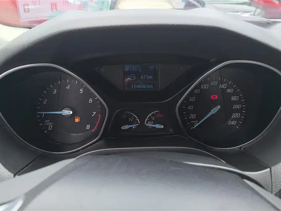 Ford Focus 2014 — фото 14