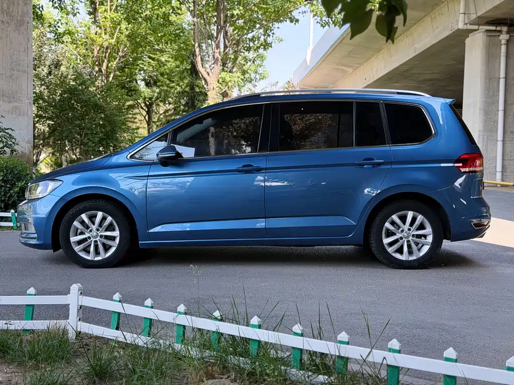 Volkswagen Touran 2018 — фото 7