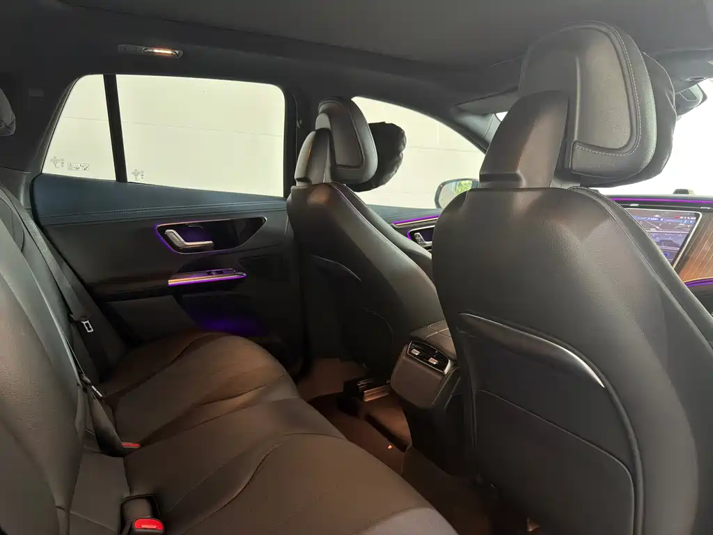 Mercedes-Benz EQE SUV 2023 — фото 10