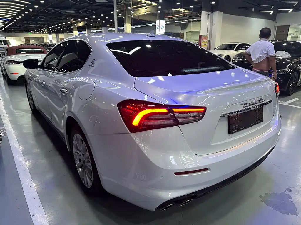 Maserati Ghibli 2021 — фото 14