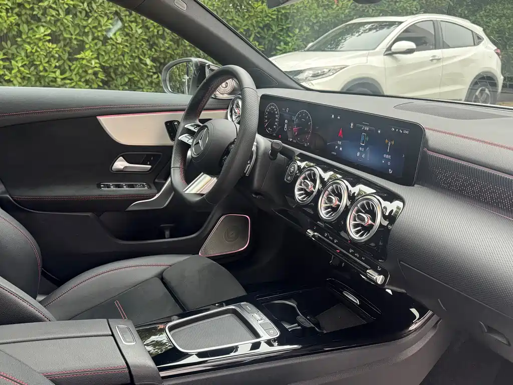 Mercedes-Benz CLA 2025 — фото 14