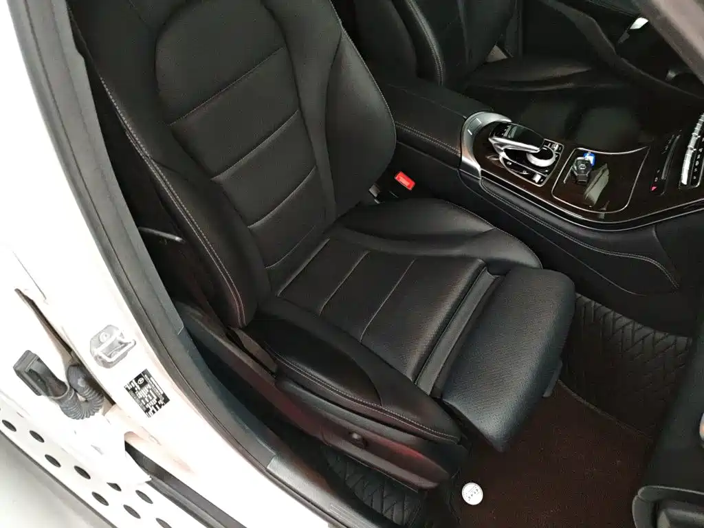Mercedes-Benz GLC 2018 — фото 17
